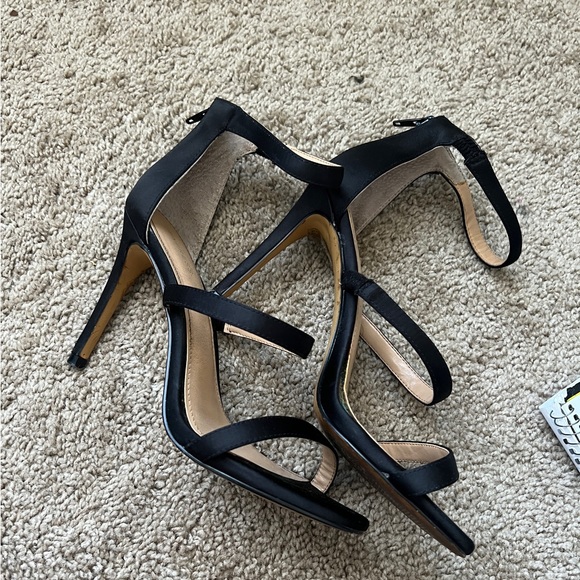 Express Heels - Picture 4 of 4